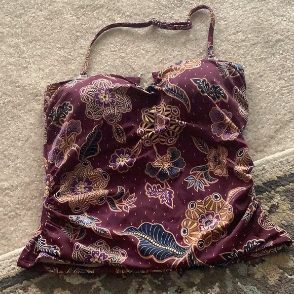 Newport news tankini top wine color with flowers. This has underwires si… - Picture 4 of 9